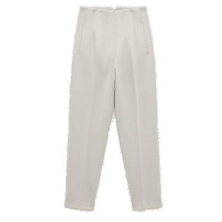 レディースのファッションアイテム、白のテーパードパンツ